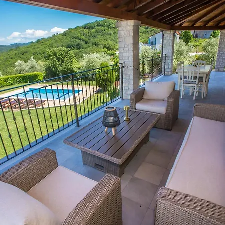 Willa Fiore Spinovci