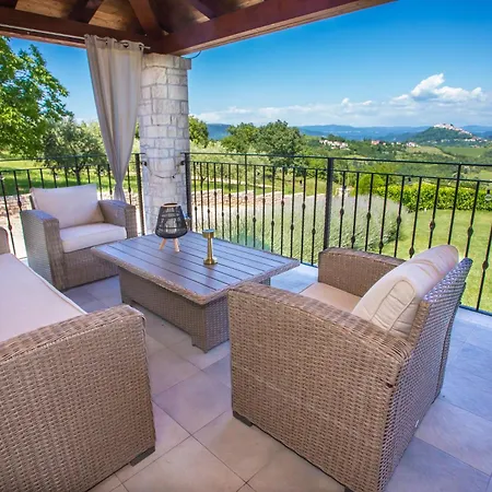 Willa Fiore Spinovci *